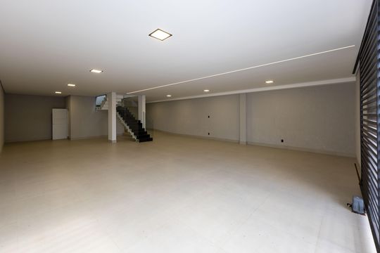 Garagem de casa de condomínio à venda com 5 quartos, 560m² em Chácara Silveira Ramos, Nova Lima