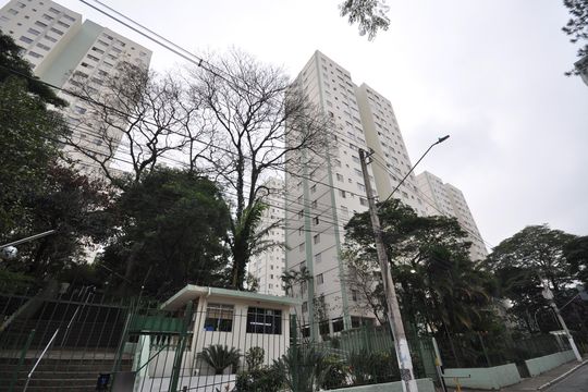 Fachada de apartamento à venda com 2 quartos, 49m² em Vila Irmaos Arnoni, São Paulo