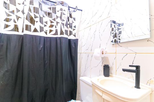 Banheiro de casa para alugar com 2 quartos, 70m² em Pilares, Rio de Janeiro