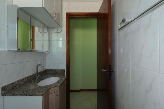 Banheiro de apartamento para alugar com 2 quartos, 48m² em Campestre, Santo André