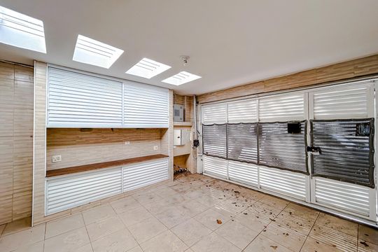 Garagem de casa à venda com 3 quartos, 110m² em Parque São Jorge, São Paulo
