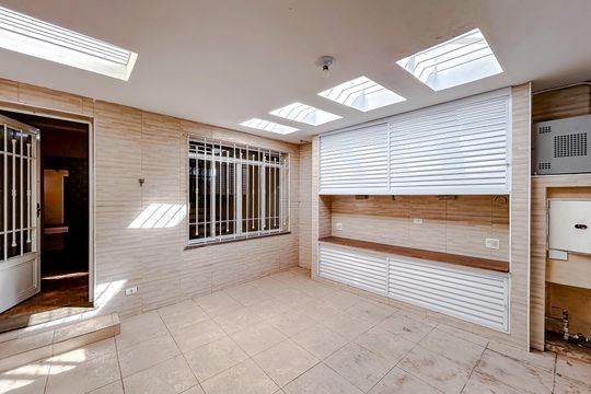 Garagem de casa à venda com 3 quartos, 110m² em Parque São Jorge, São Paulo