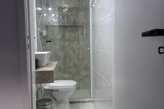 Banheiro de casa de condomínio para alugar com 4 quartos, 110m² em Praia do Flamengo, Salvador