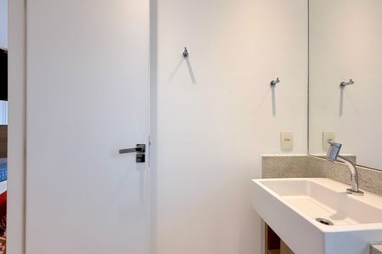 Banheiro de kitnet/studio à venda com 1 quarto, 38m² em Campo Belo, São Paulo