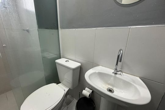 Banheiro de apartamento para alugar com 2 quartos, 47m² em Chácara Granja Velha, Cotia