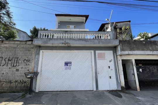 Fachada+Placa de casa à venda com 3 quartos, 247m² em Cidade Líder, São Paulo
