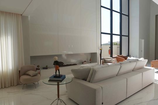 Sala de estar de casa de condomínio à venda com 3 quartos, 430m² em Colinas da Anhanguera, Santana de Parnaíba