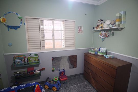 Quarto 2 de casa à venda com 3 quartos, 500m² em Riacho das Pedras, Contagem