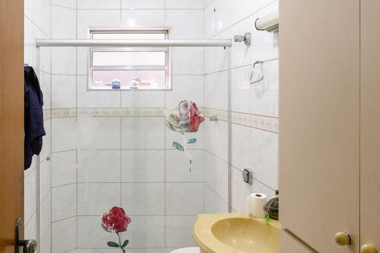 Banheiro social 2 de casa para alugar com 4 quartos, 79m² em Jardim Rosa de Franca, Guarulhos
