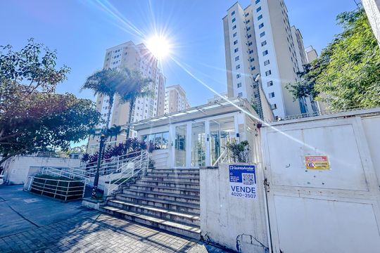 Fachada com Plaquinha de apartamento à venda com 3 quartos, 63m² em Tatuapé, São Paulo