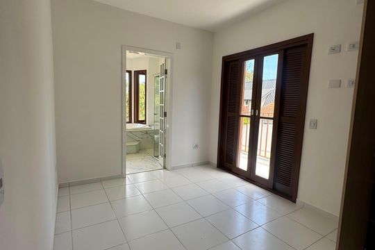 Quarto de casa para alugar com 3 quartos, 220m² em Los Álamos, Cotia