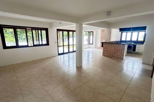 Casa para alugar com 3 quartos, 220m² em Los Álamos, Cotia