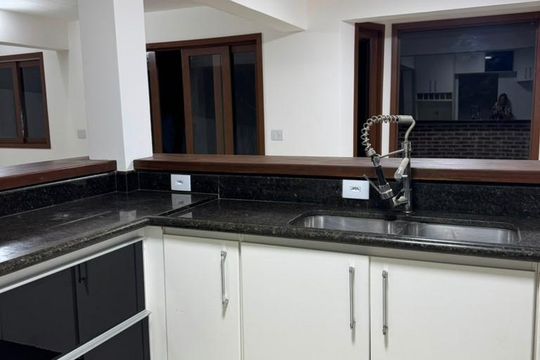 Cozinha de casa para alugar com 3 quartos, 220m² em Los Álamos, Cotia