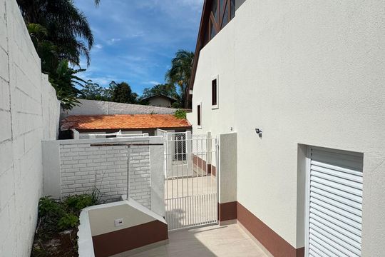 Vista de casa para alugar com 3 quartos, 220m² em Los Álamos, Cotia