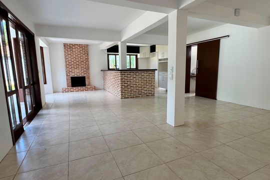 Sala de casa para alugar com 3 quartos, 220m² em Los Álamos, Cotia