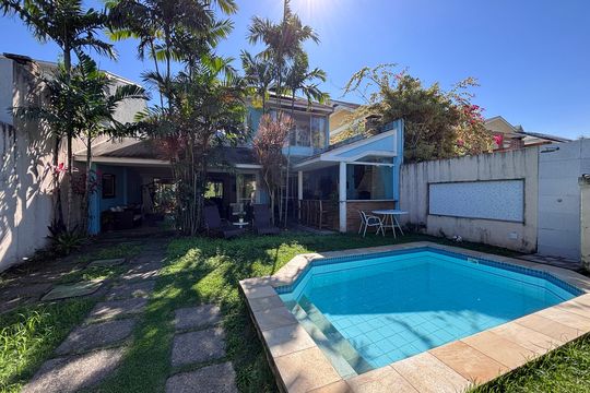 Área externa de casa de condomínio à venda com 5 quartos, 210m² em Recreio dos Bandeirantes, Rio de Janeiro