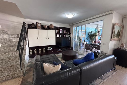 Sala de casa de condomínio à venda com 5 quartos, 210m² em Recreio dos Bandeirantes, Rio de Janeiro