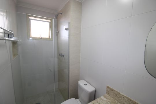 Banheiro social de apartamento à venda com 2 quartos, 67m² em Santana, São Paulo