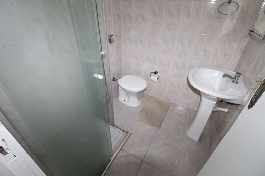 Banheiro de apartamento para alugar com 1 quarto, 58m² em Centro, São José dos Campos