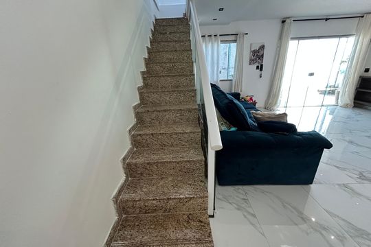 Escada de casa à venda com 4 quartos, 317m² em Del Castilho, Rio de Janeiro