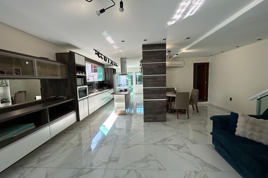 Casa à venda com 4 quartos, 317m² em Del Castilho, Rio de Janeiro