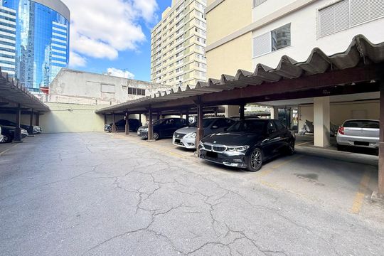 Garagem  de apartamento à venda com 3 quartos, 93m² em Itaim Bibi, São Paulo