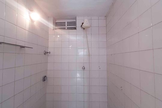 Banheiro de casa para alugar com 2 quartos, 300m² em Pestana, Osasco