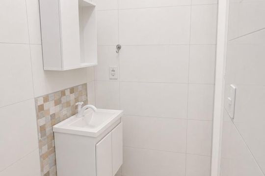 Banheiro de apartamento para alugar com 1 quarto, 44m² em Copacabana, Rio de Janeiro