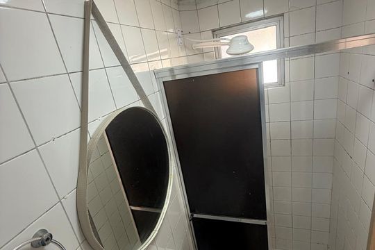 Banheiro de apartamento à venda com 2 quartos, 42m² em Rubem Berta, Porto Alegre