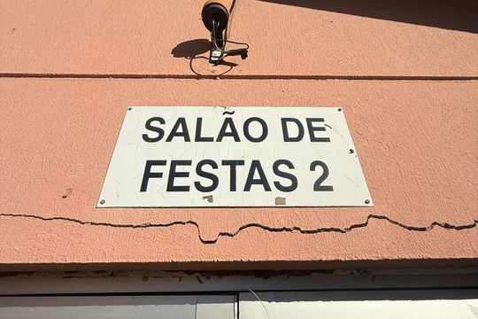 Área externa de apartamento à venda com 2 quartos, 42m² em Rubem Berta, Porto Alegre
