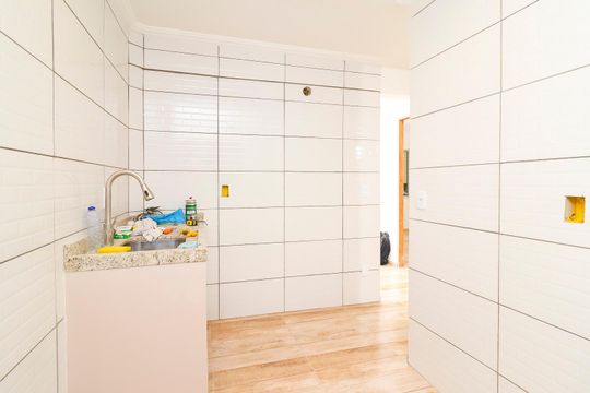 Cozinha e Área de Serviço de apartamento para alugar com 2 quartos, 48m² em Jardim Redil, São Paulo