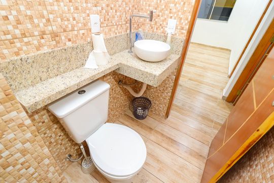 Banheiro de apartamento para alugar com 2 quartos, 48m² em Jardim Redil, São Paulo