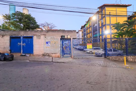 Fachada de apartamento para alugar com 2 quartos, 48m² em Jardim Redil, São Paulo