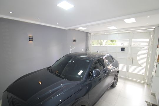 Garagem de casa à venda com 2 quartos, 145m² em Vila Nova Cachoeirinha, São Paulo