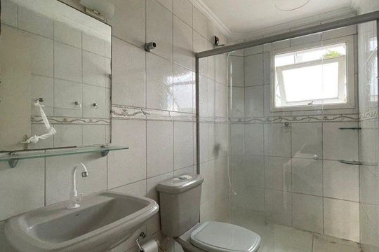 Banheiro 2 de apartamento para alugar com 3 quartos, 73m² em Lorenzi, Cachoeirinha