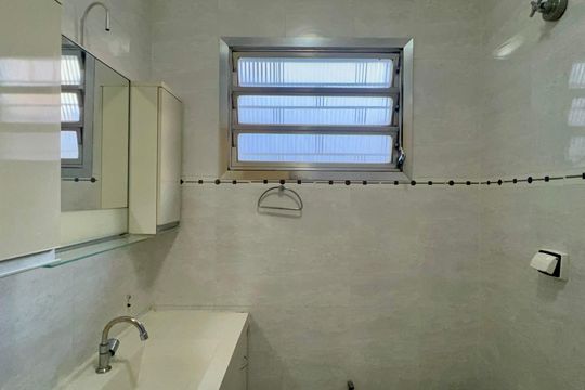 Banheiro de casa à venda com 3 quartos, 186m² em Alto de Pinheiros, São Paulo
