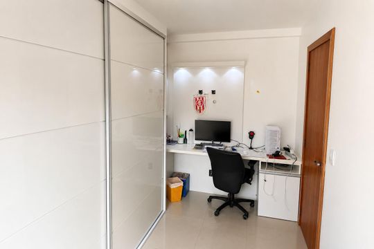 Quarto 1 de apartamento para alugar com 2 quartos, 99m² em Partenon, Porto Alegre