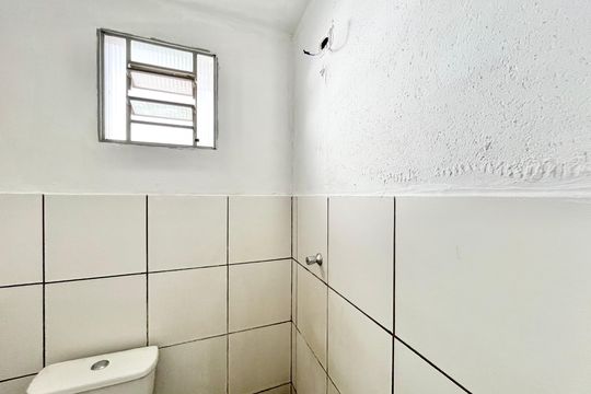 Banheiro de casa à venda com 2 quartos, 50m² em Vila Espanhola, São Paulo