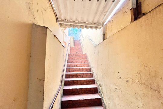 Escada de casa à venda com 2 quartos, 50m² em Vila Espanhola, São Paulo