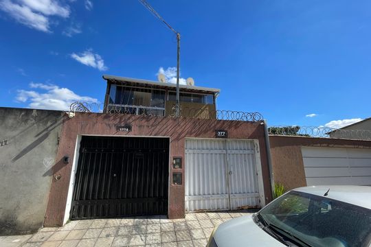 Fachada de casa à venda com 2 quartos, 116m² em Itaipu, Contagem