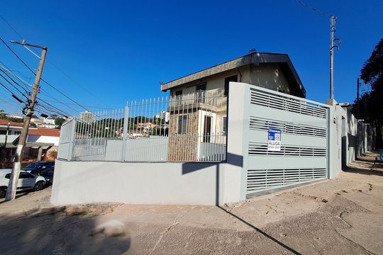 Fachada de casa para alugar com 2 quartos, 100m² em Lapa, São Paulo