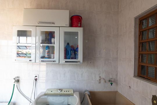 Área de Serviço de casa à venda com 3 quartos, 237m² em Jardim Carlos Lourenço, Campinas