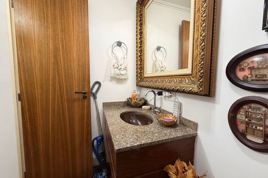 Banheiro de apartamento à venda com 4 quartos, 178m² em Campo Belo, São Paulo