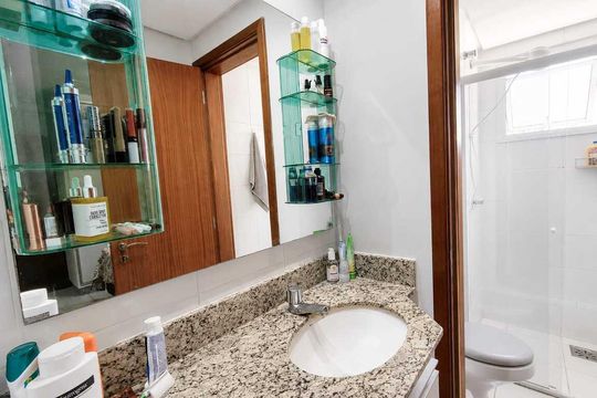 Banheiro de apartamento para alugar com 2 quartos, 101m² em Village Veneza, Goiânia