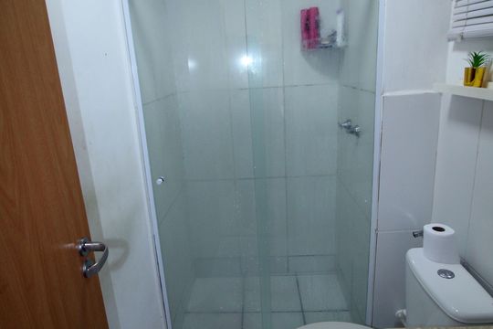 Banheiro de apartamento à venda com 2 quartos, 50m² em Parada de Lucas, Rio de Janeiro