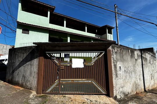 Fachada de casa à venda com 3 quartos, 257m² em Parque Capuava, Santo André