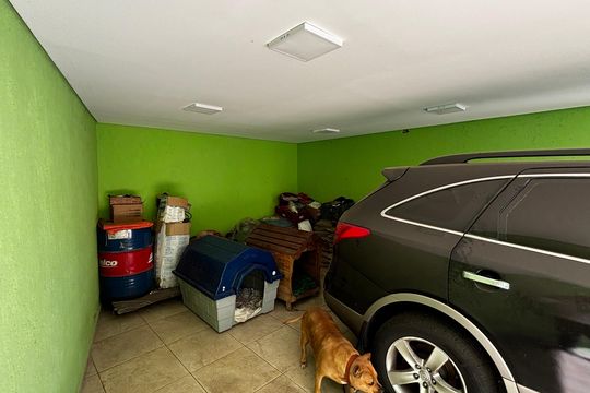Garagem de casa à venda com 3 quartos, 257m² em Parque Capuava, Santo André