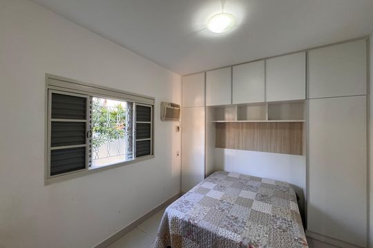 Quarto de casa para alugar com 1 quarto, 55m² em Guaratiba, Rio de Janeiro