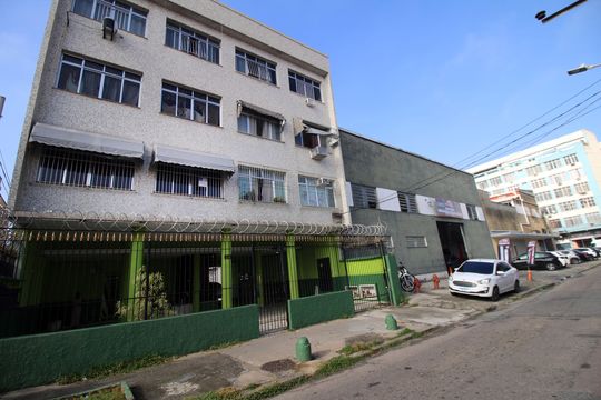 Fachada do Prédio de apartamento para alugar com 1 quarto, 43m² em Ramos, Rio de Janeiro