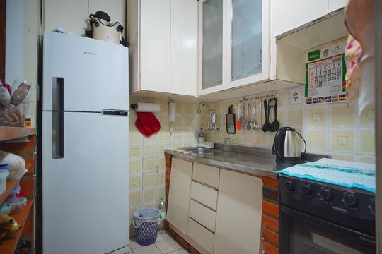 Cozinha de apartamento à venda com 1 quarto, 40m² em Jardim Dona Leopoldina, Porto Alegre